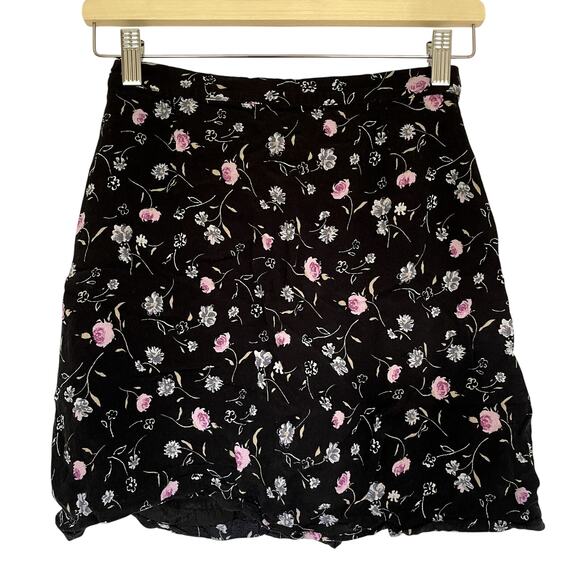 Petite Sophisticate Dresses & Skirts - Petite Sophisticate rayon miniskirt black purple flowers stunning women's size 6